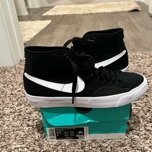 Brand New Nike SB Blazer Court